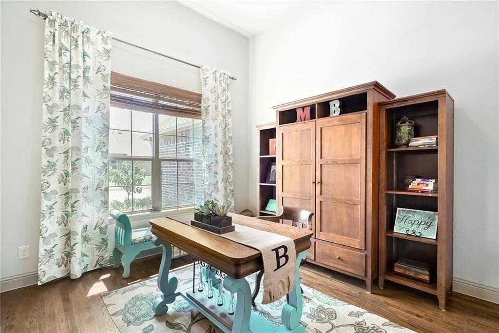 1337 Palestine Dr - Photo 2 of 19