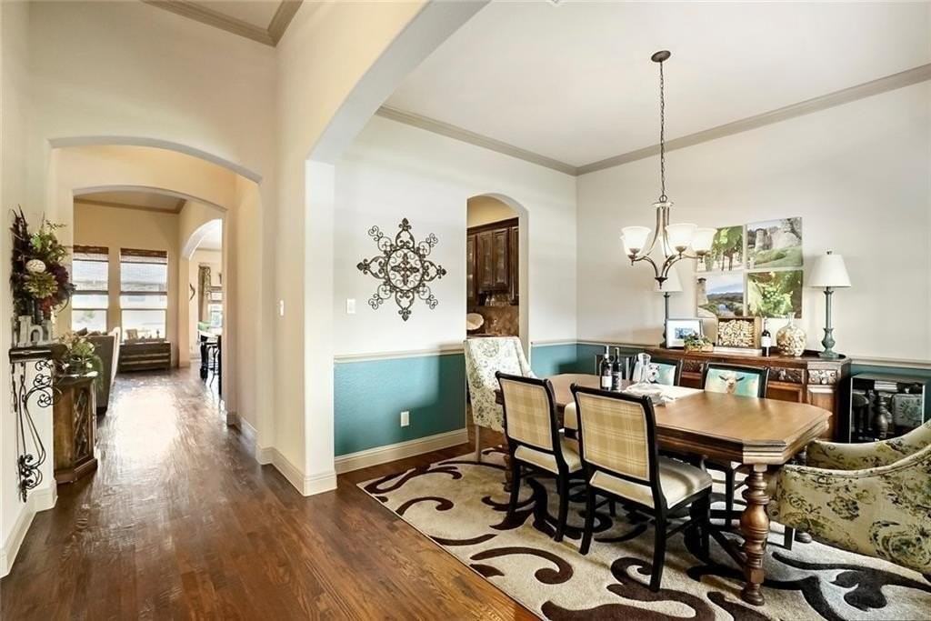 1337 Palestine Dr - Photo 4 of 19