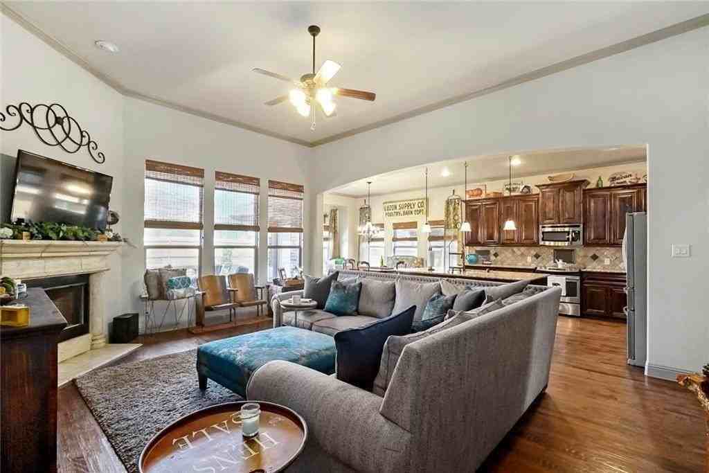 1337 Palestine Dr - Photo 6 of 19