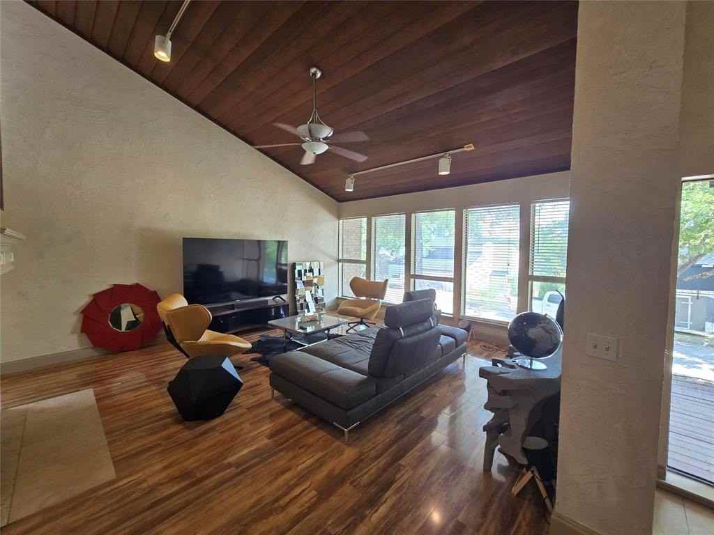 213 Sovereign Ct - Photo 5 of 15