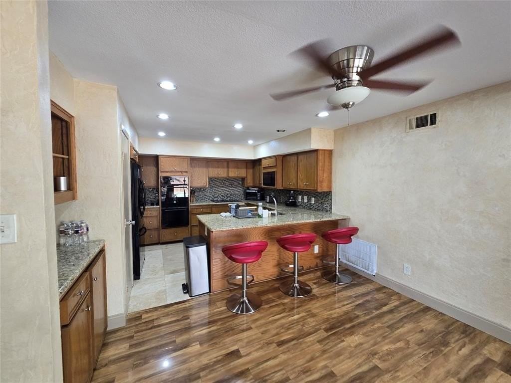 213 Sovereign Ct - Photo 7 of 15