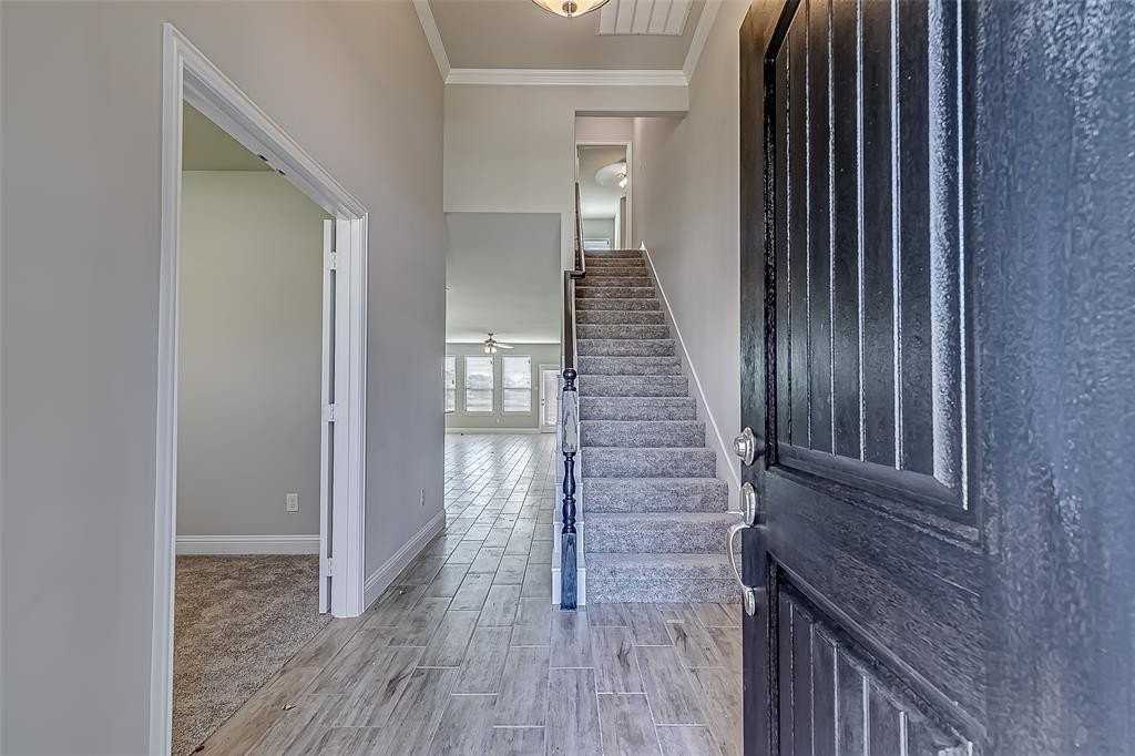 327 Sweetspire Dr - Photo 3 of 40