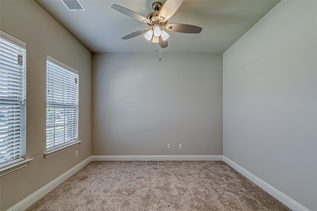 327 Sweetspire Dr - Photo 4 of 40