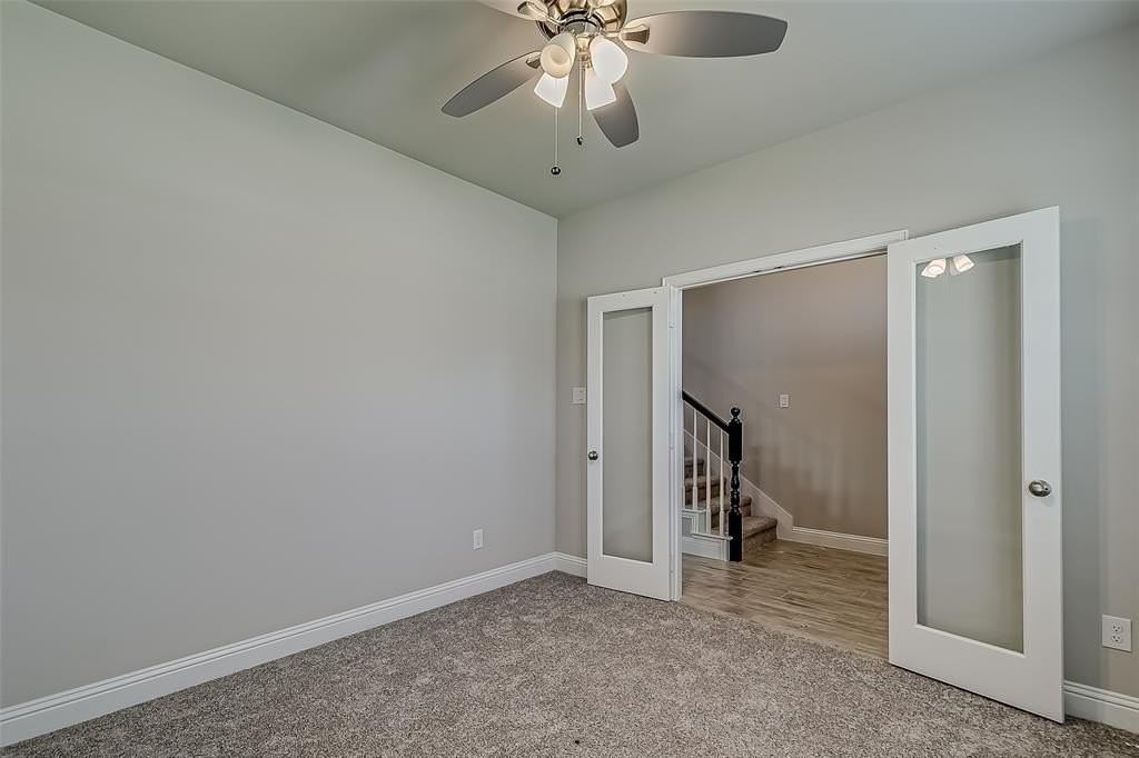 327 Sweetspire Dr - Photo 5 of 40