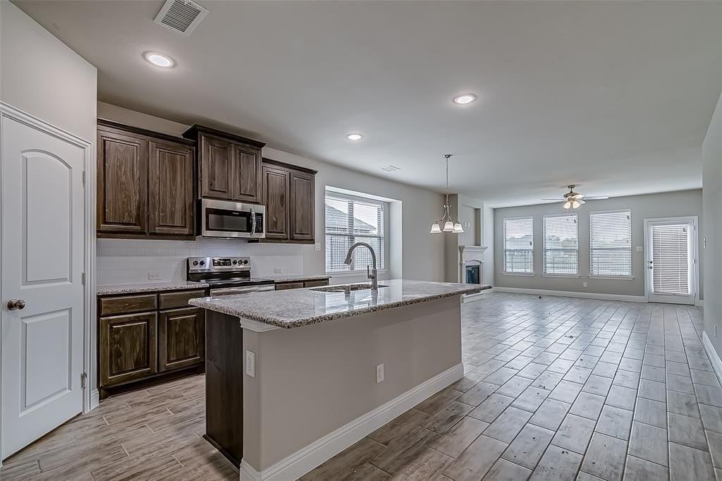 327 Sweetspire Dr - Photo 6 of 40