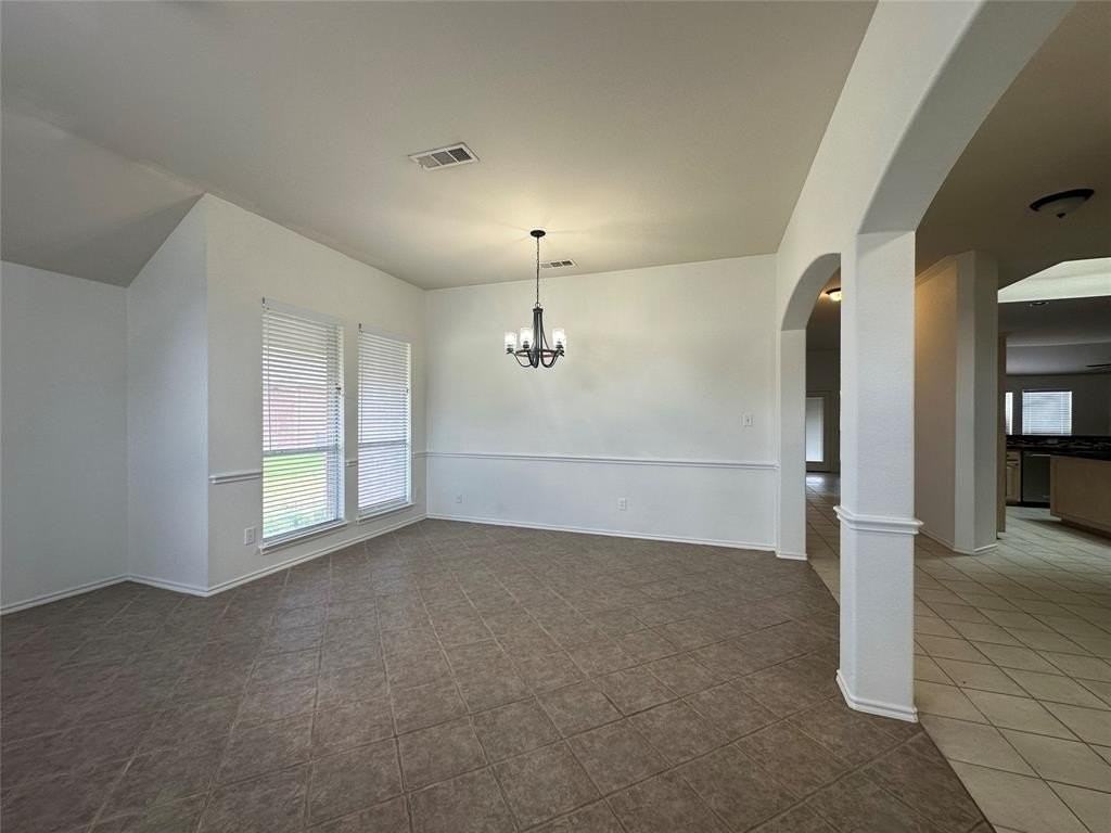 11913 Wildwood Ln - Photo 4 of 28