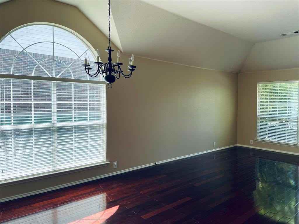 517 Presidio Dr - Photo 2 of 17