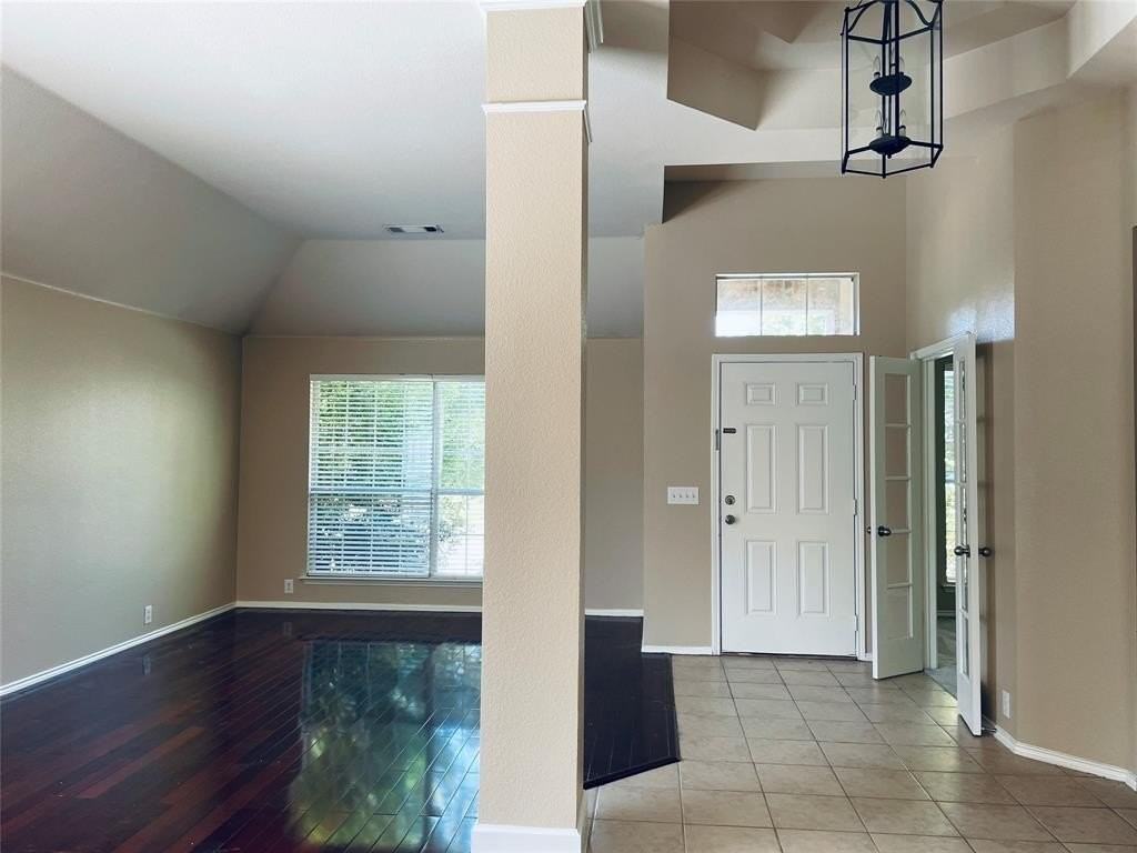 517 Presidio Dr - Photo 3 of 17