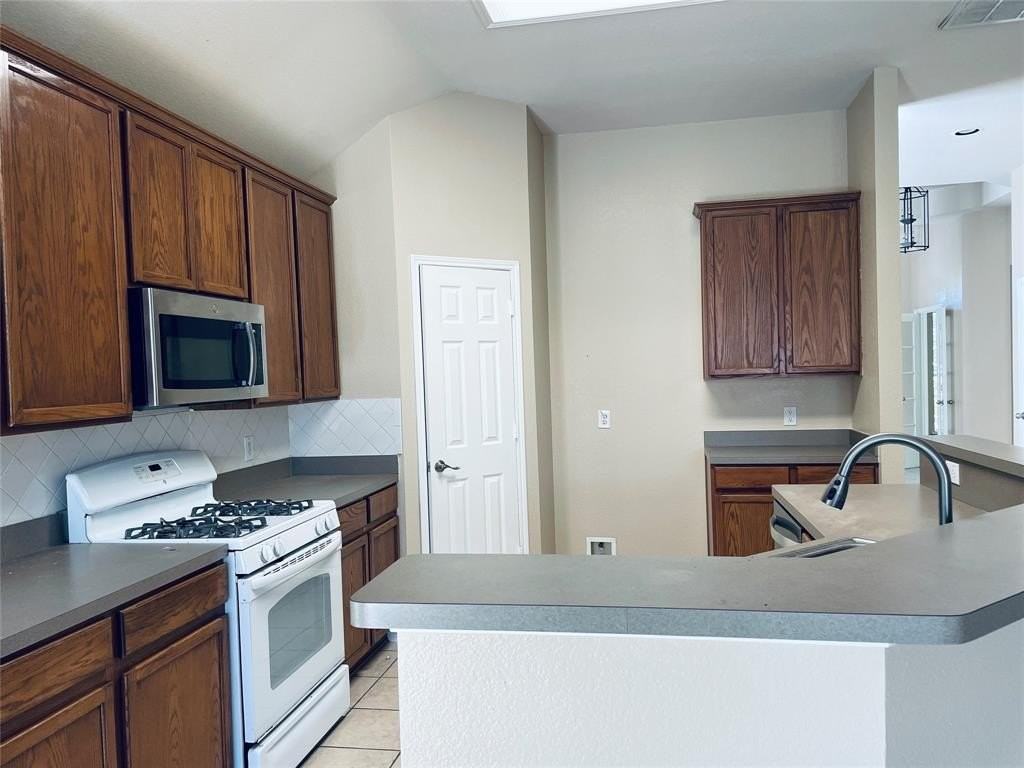 517 Presidio Dr - Photo 7 of 17