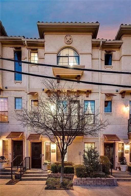 1008 Pavillion St - Photo 3 of 30