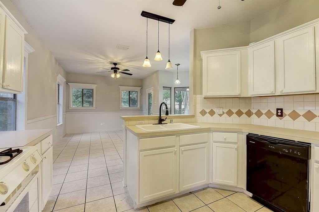 200 Courtney Ln - Photo 3 of 10