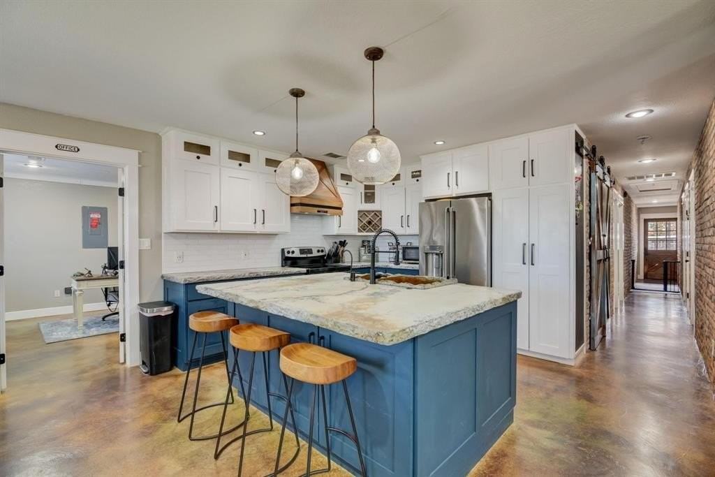 405 Hubbard - Photo 4 of 17