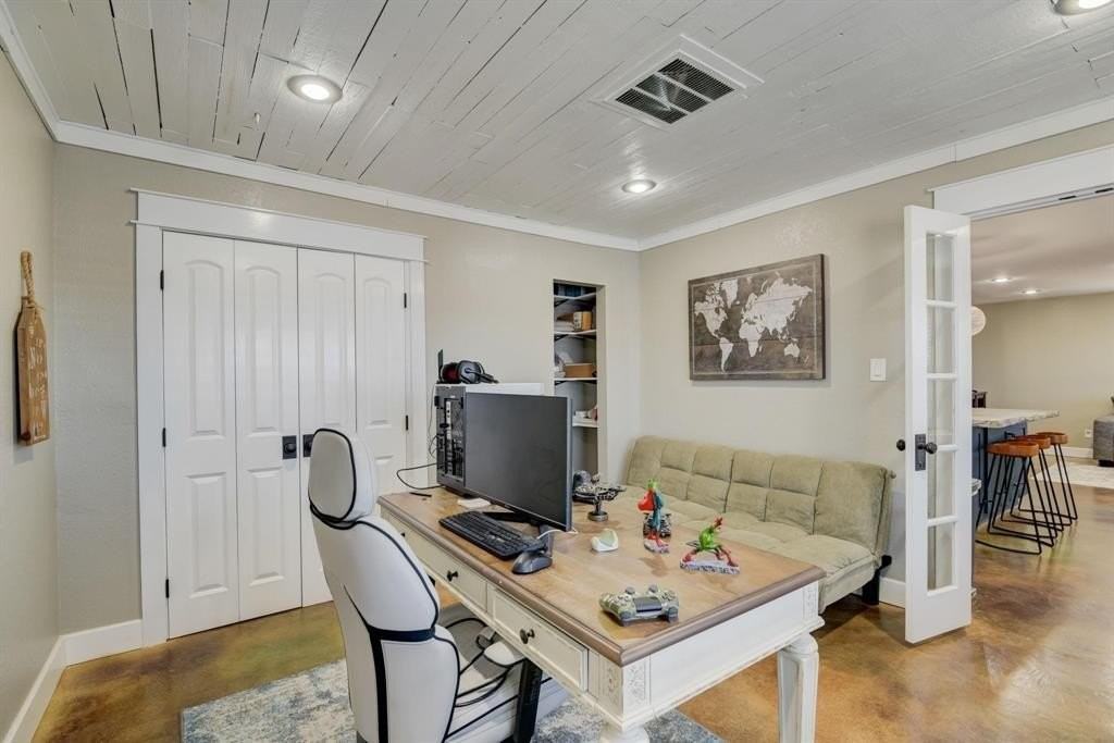 405 Hubbard - Photo 5 of 17