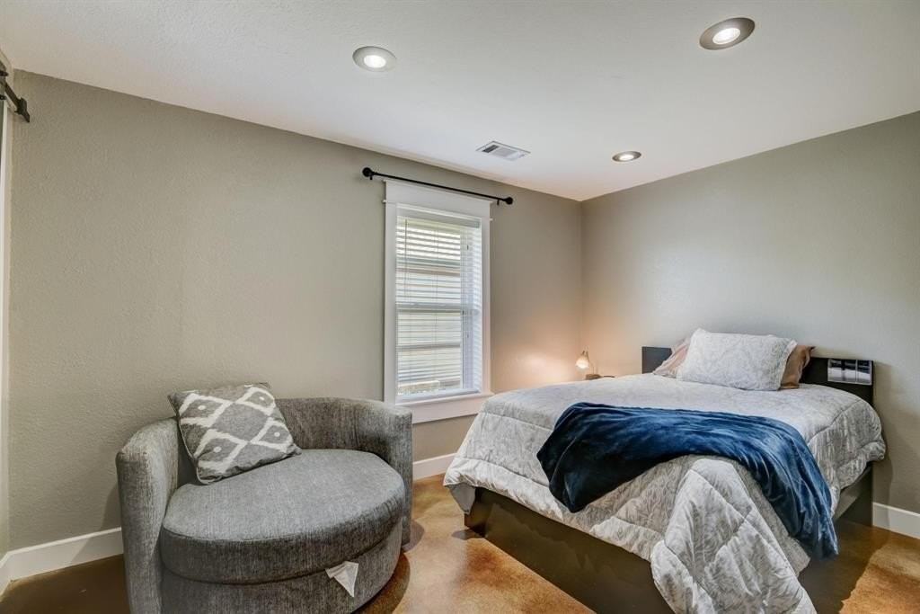 405 Hubbard - Photo 6 of 17