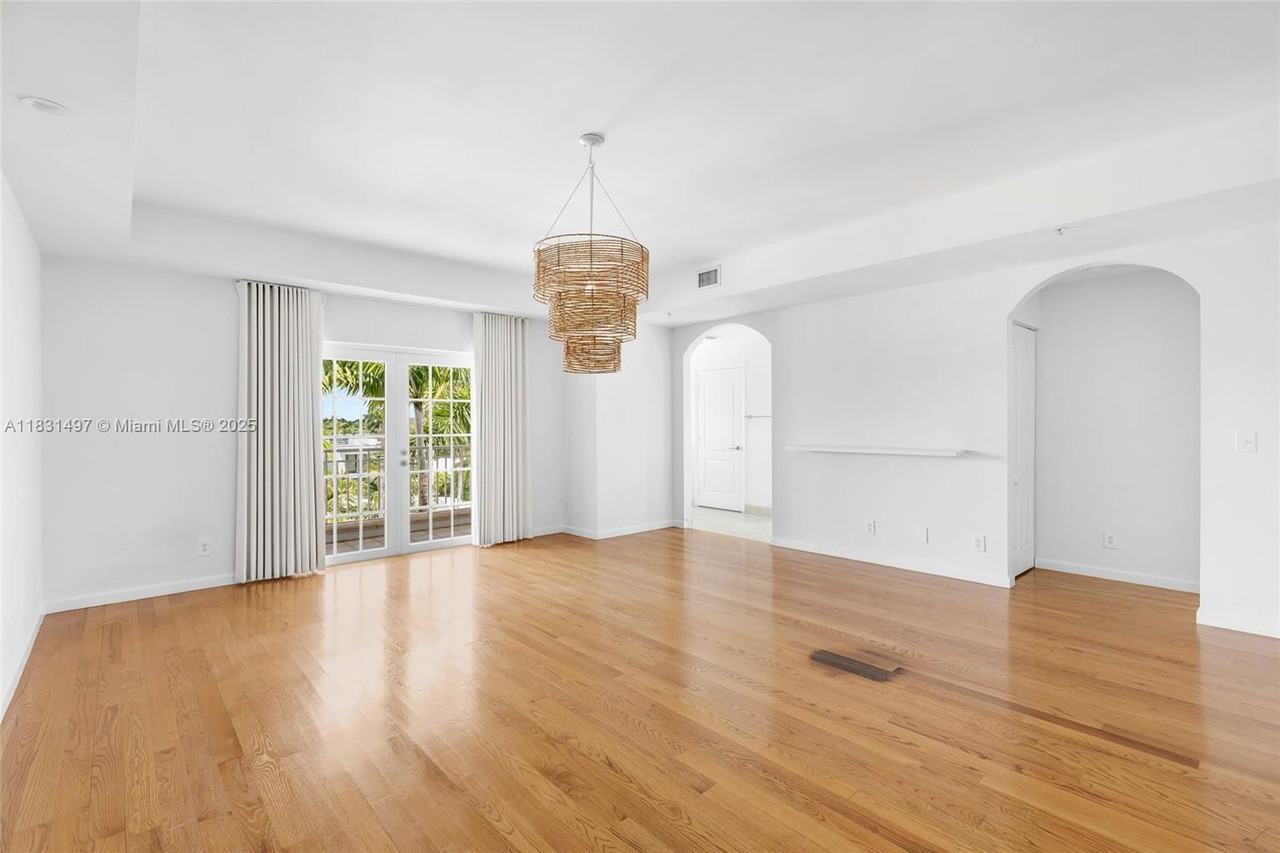 1415 20th St - Photo 5 of 8