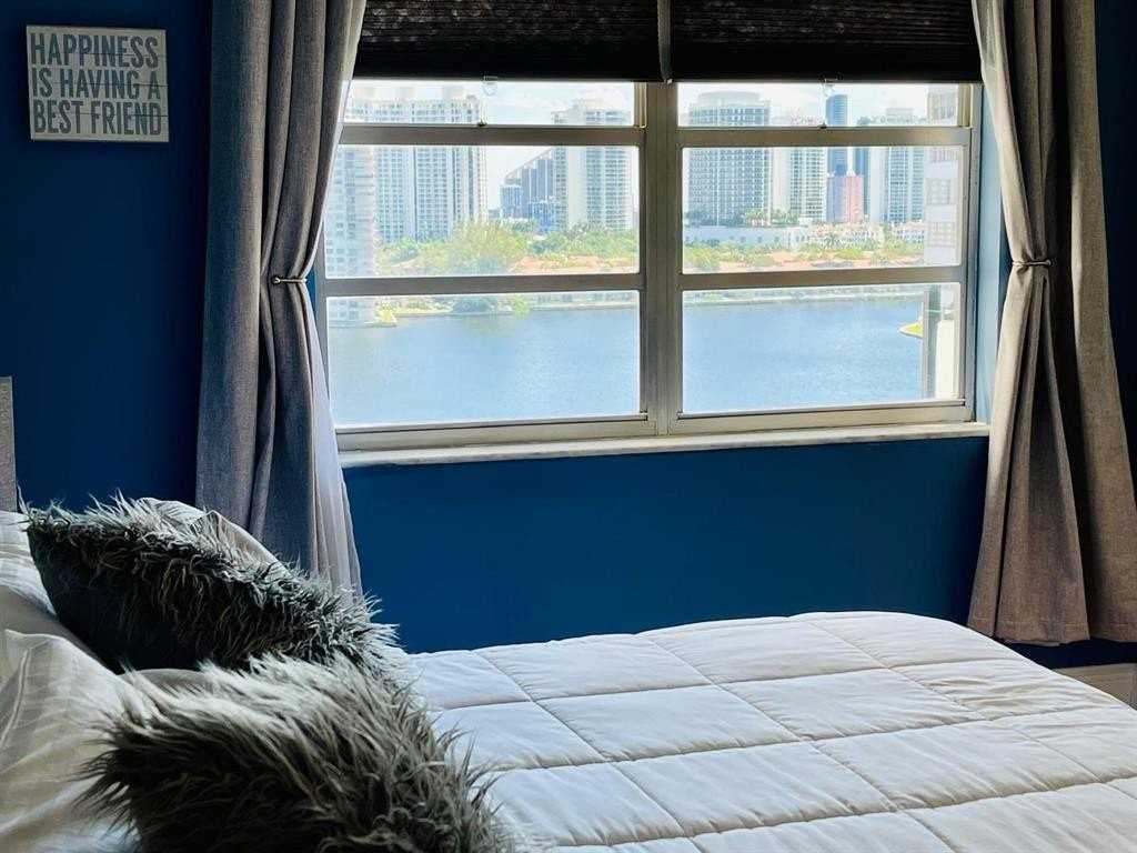 2750 Ne 183rd St #1401 - Photo 6 of 10