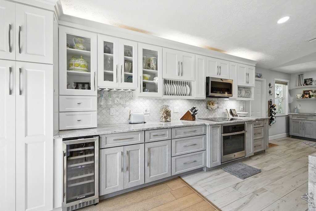 725 Acacia Rd - Photo 3 of 32