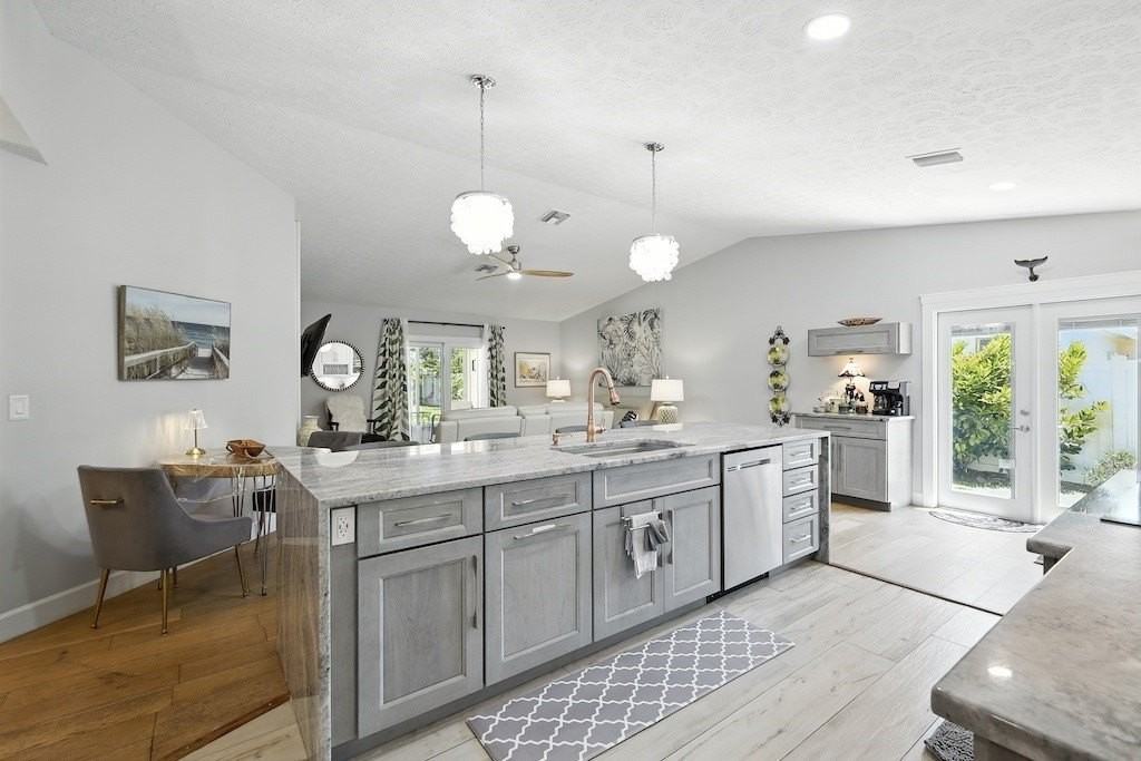 725 Acacia Rd - Photo 4 of 32