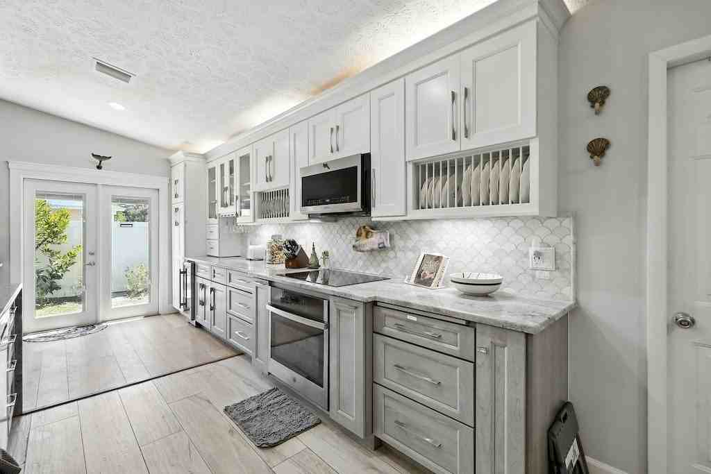 725 Acacia Rd - Photo 6 of 32