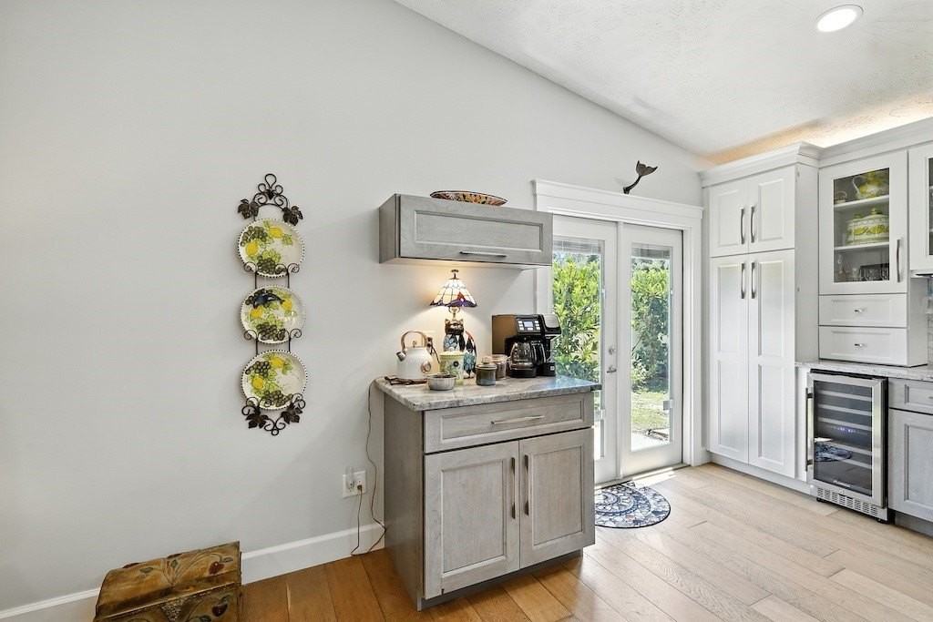 725 Acacia Rd - Photo 7 of 32