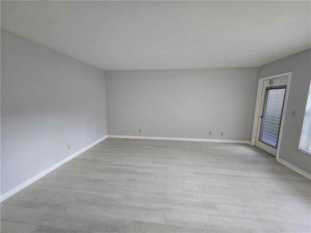 36 Pine Arbor Ln Apt 102 #102 - Photo 7 of 20