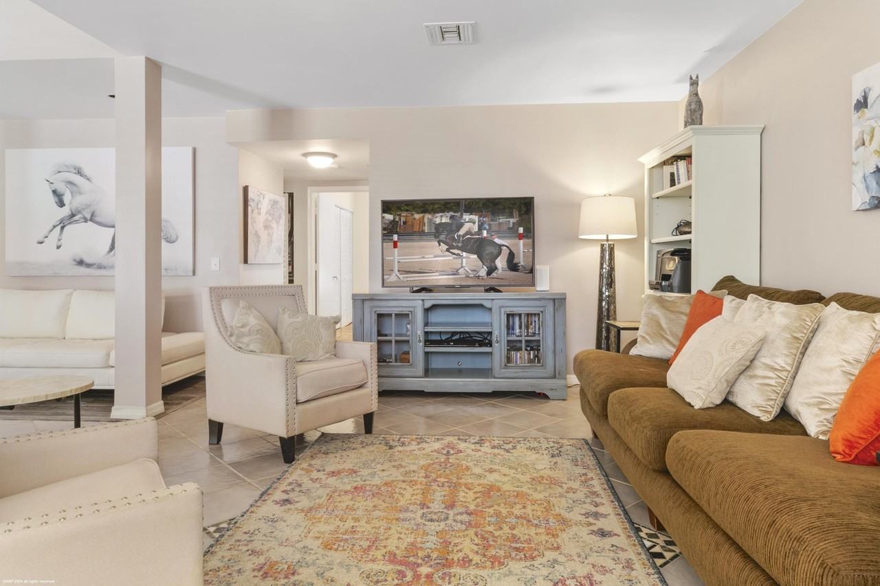 13477 Fountain View Blvd - Photo 6 of 24