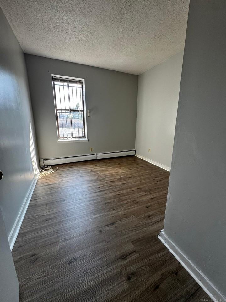 58 Maple Ave - Photo 3 of 7