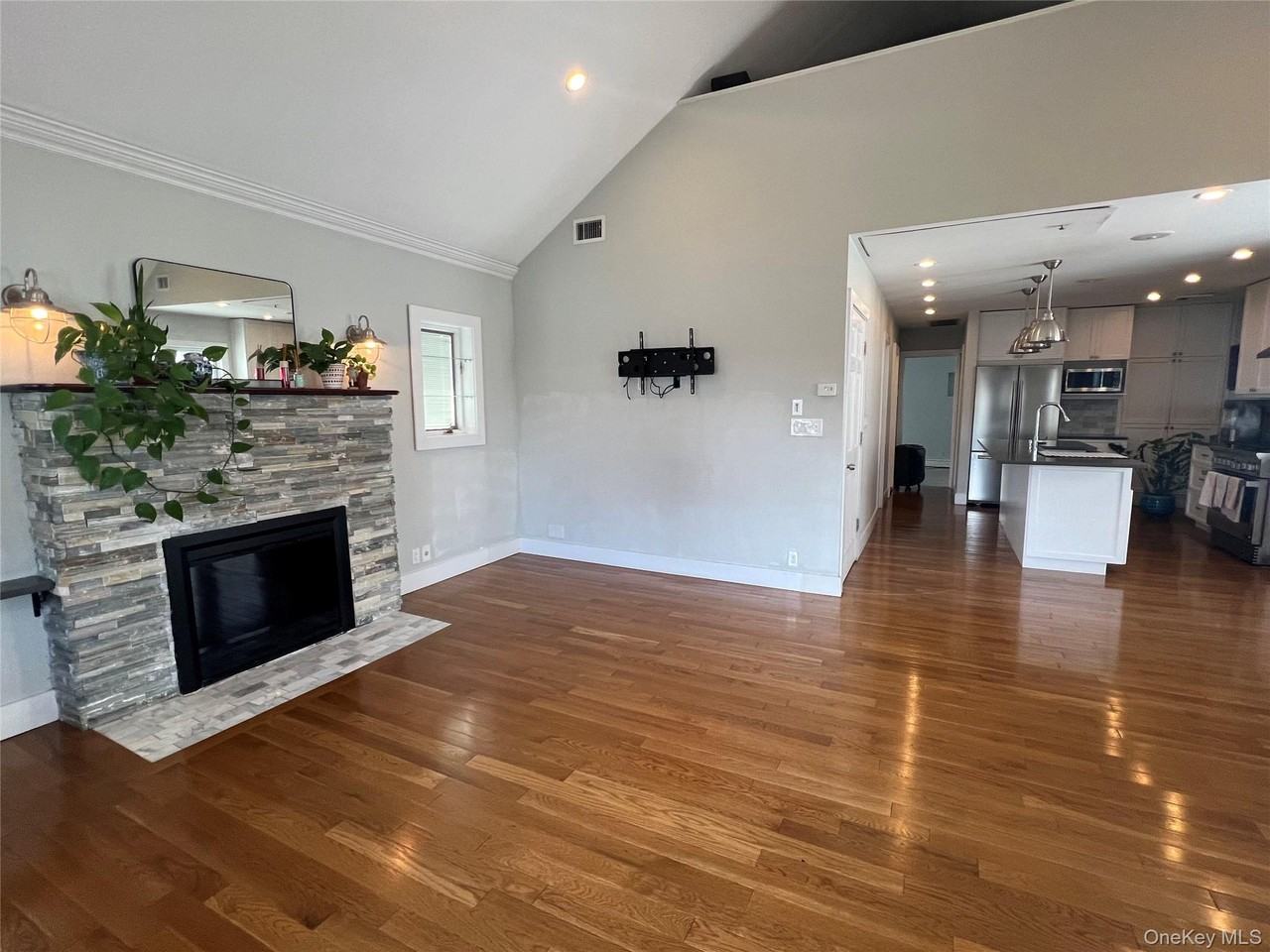 67 Rochester Ave - Photo 4 of 19