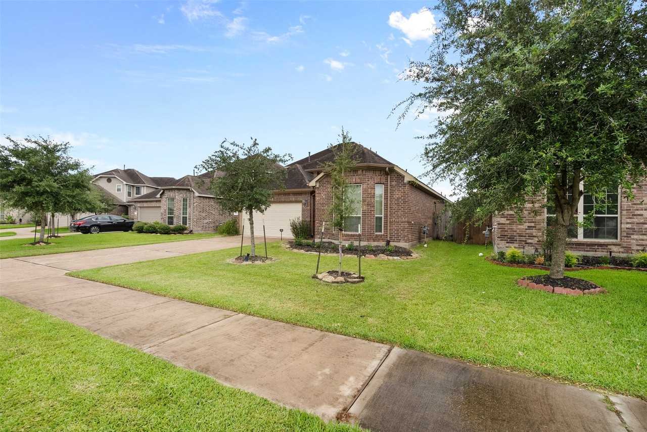 2026 Argos Dr - Photo 4 of 42