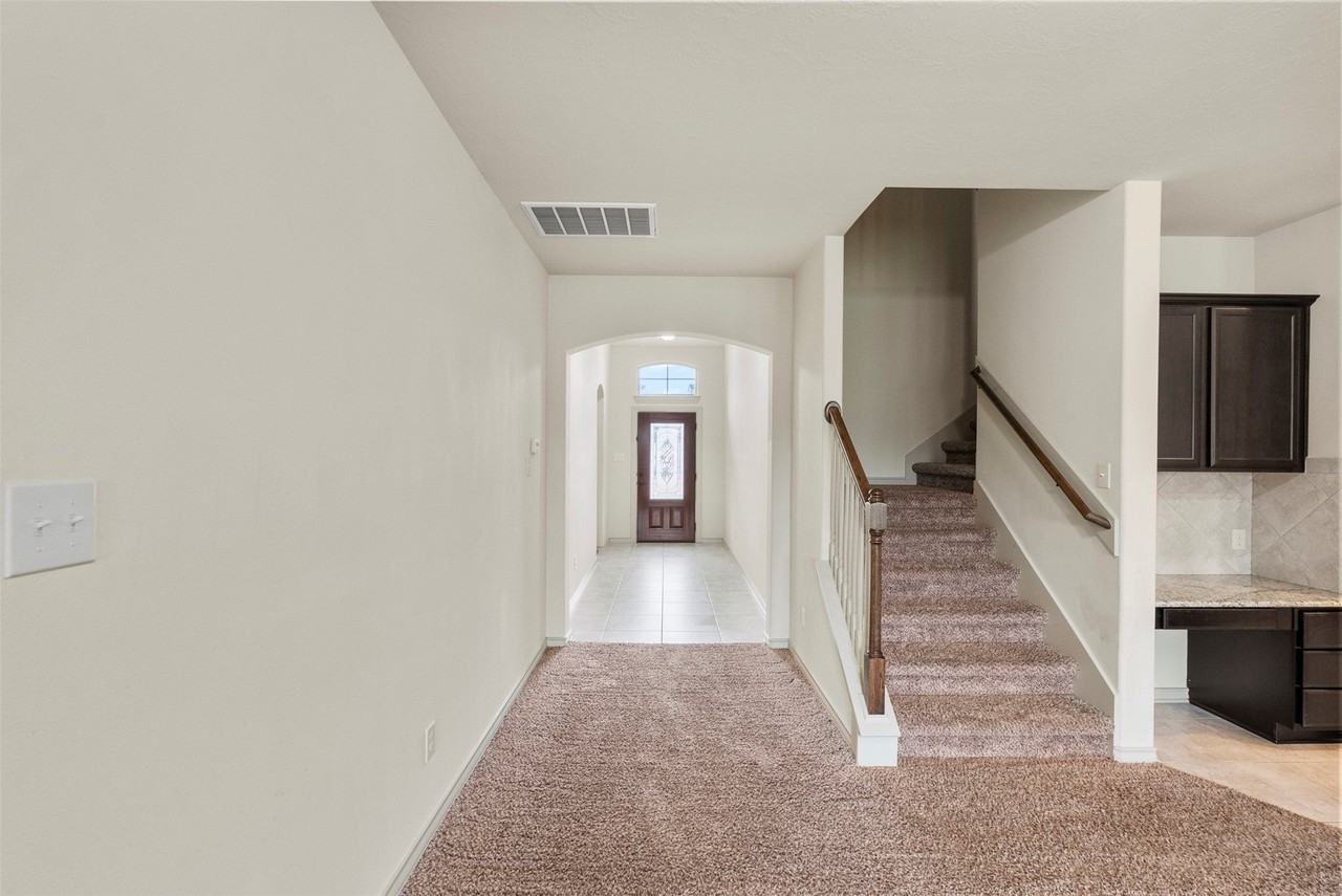 2026 Argos Dr - Photo 6 of 42