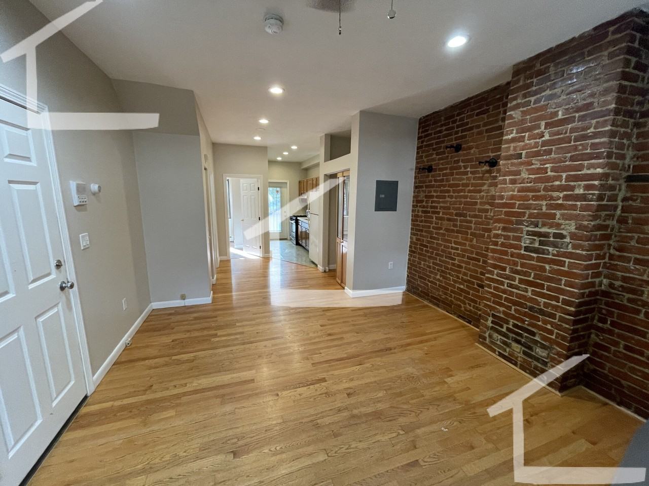 24 Pompeii St #1 - Photo 5 of 19