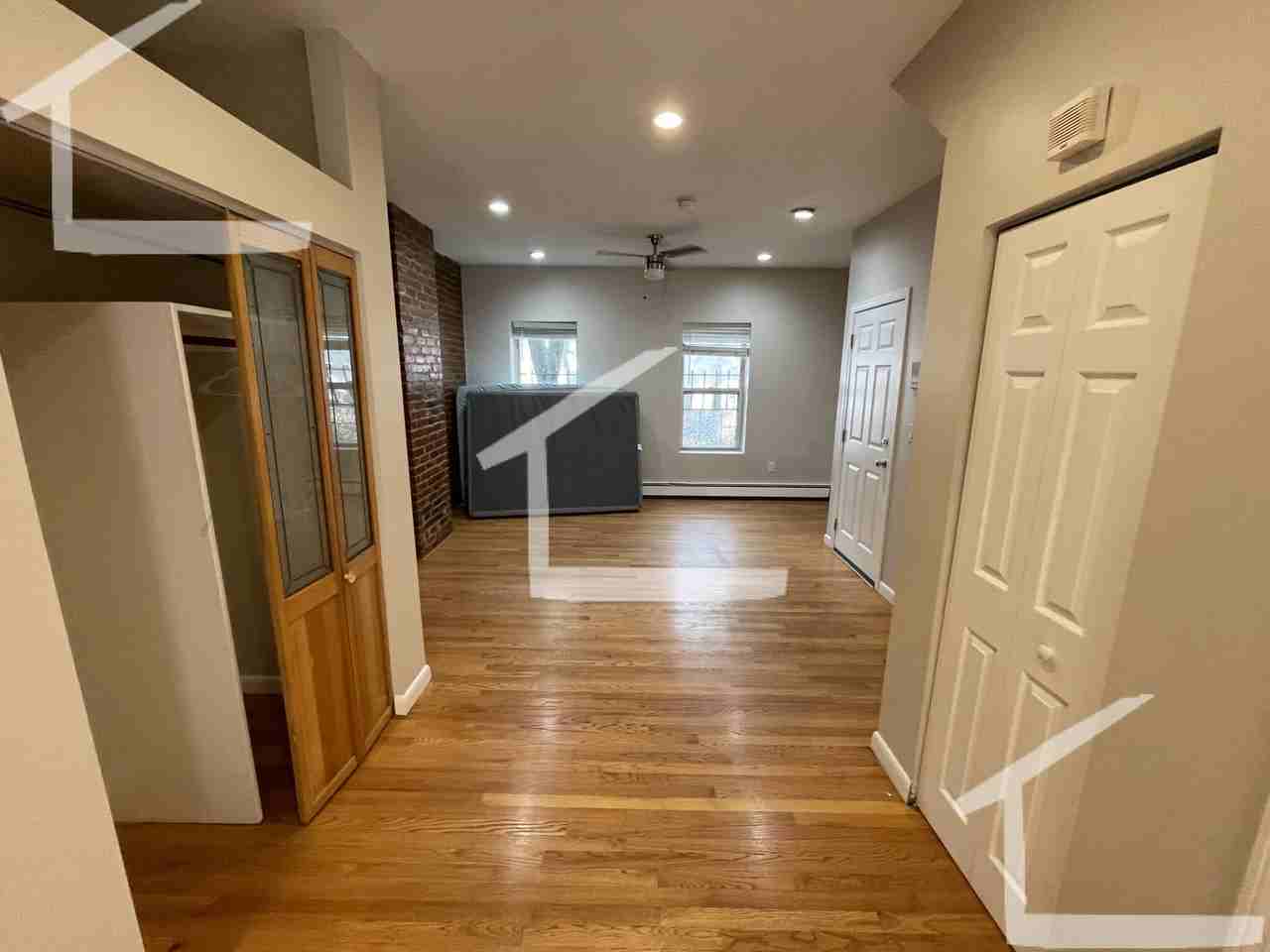 24 Pompeii St #1 - Photo 6 of 19