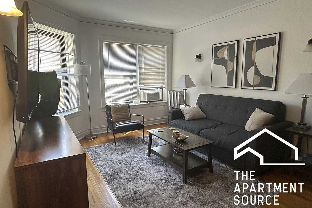 1913 W Larchmont Ave #3B - Photo 3 of 18