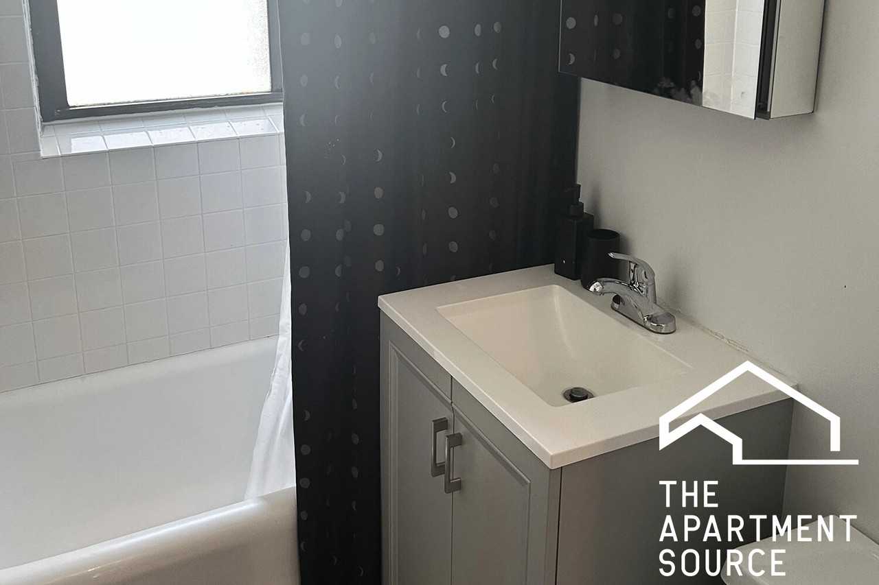 1913 W Larchmont Ave #3B - Photo 6 of 18