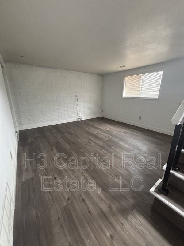 421 Joseph Dr #A - Photo 3 of 8