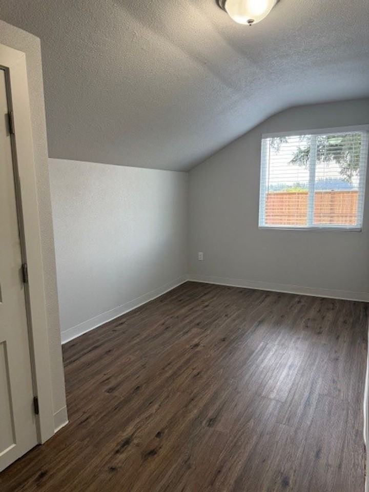 Umatilla Duplex - Photo 2 of 34