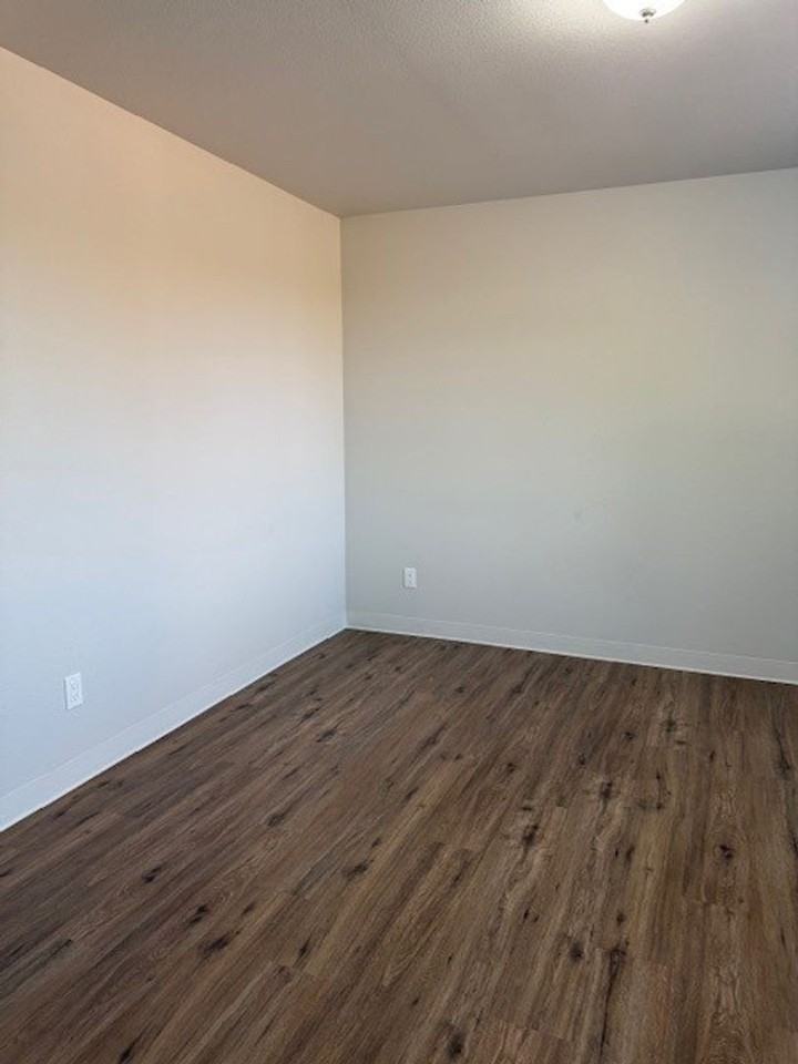 Umatilla Duplex - Photo 6 of 34