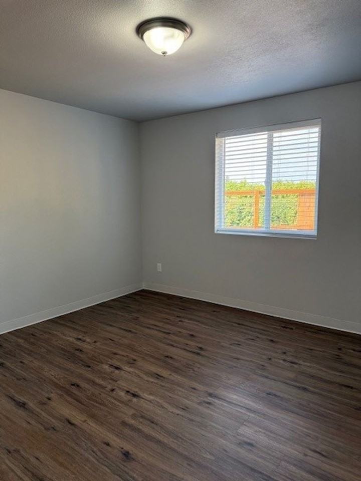 Umatilla Duplex - Photo 7 of 34