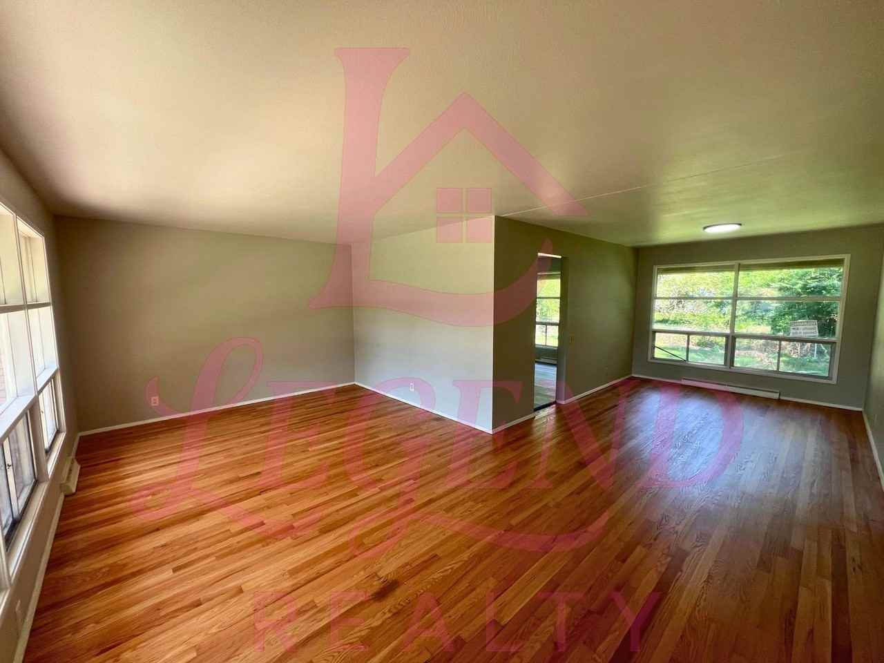 9724 Newton Dr - Photo 2 of 13