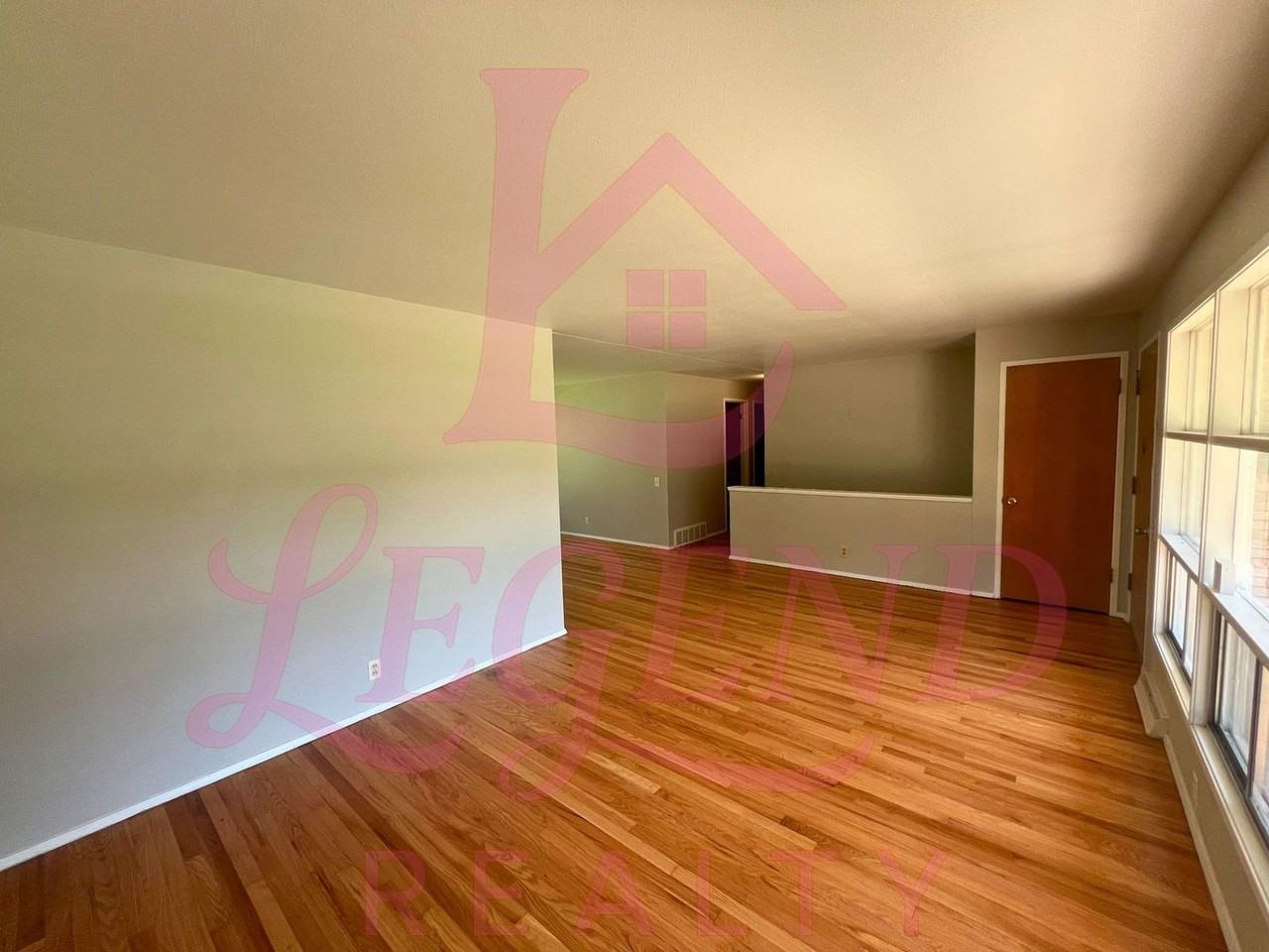 9724 Newton Dr - Photo 3 of 13