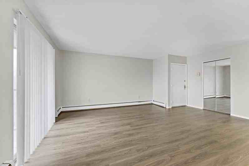 23700 W Warren St - Photo 4 of 7