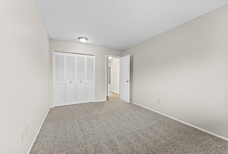 23700 W Warren St - Photo 5 of 7