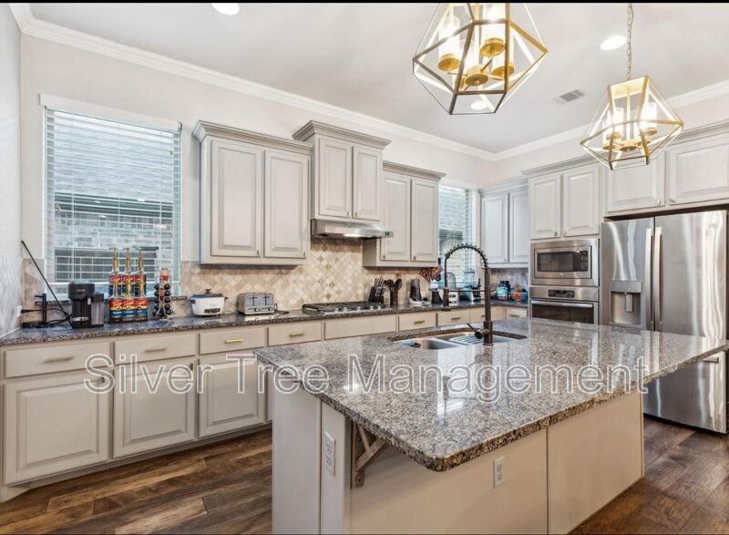 608 Ambrose St - Photo 4 of 20