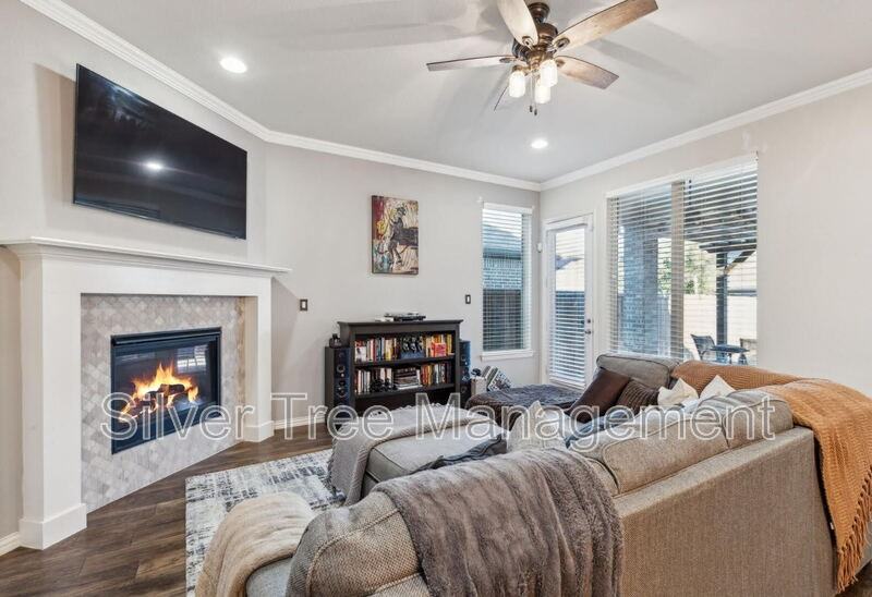 608 Ambrose St - Photo 7 of 20