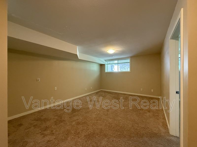 1901 Scenic Rd - Photo 2 of 12