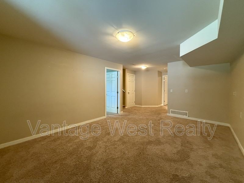 1901 Scenic Rd - Photo 3 of 12