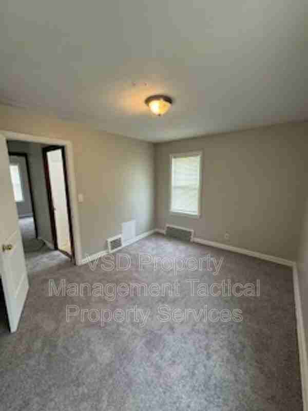 906 East Blvd - Photo 6 of 19
