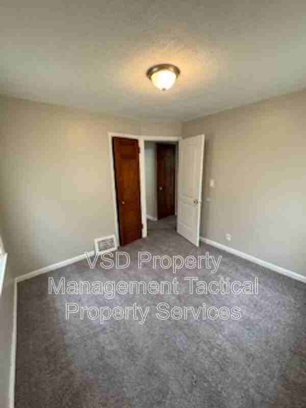 906 East Blvd - Photo 7 of 19
