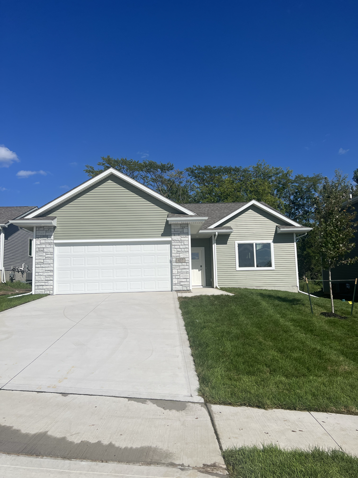 437 Napoli Ave - Photo 2 of 31