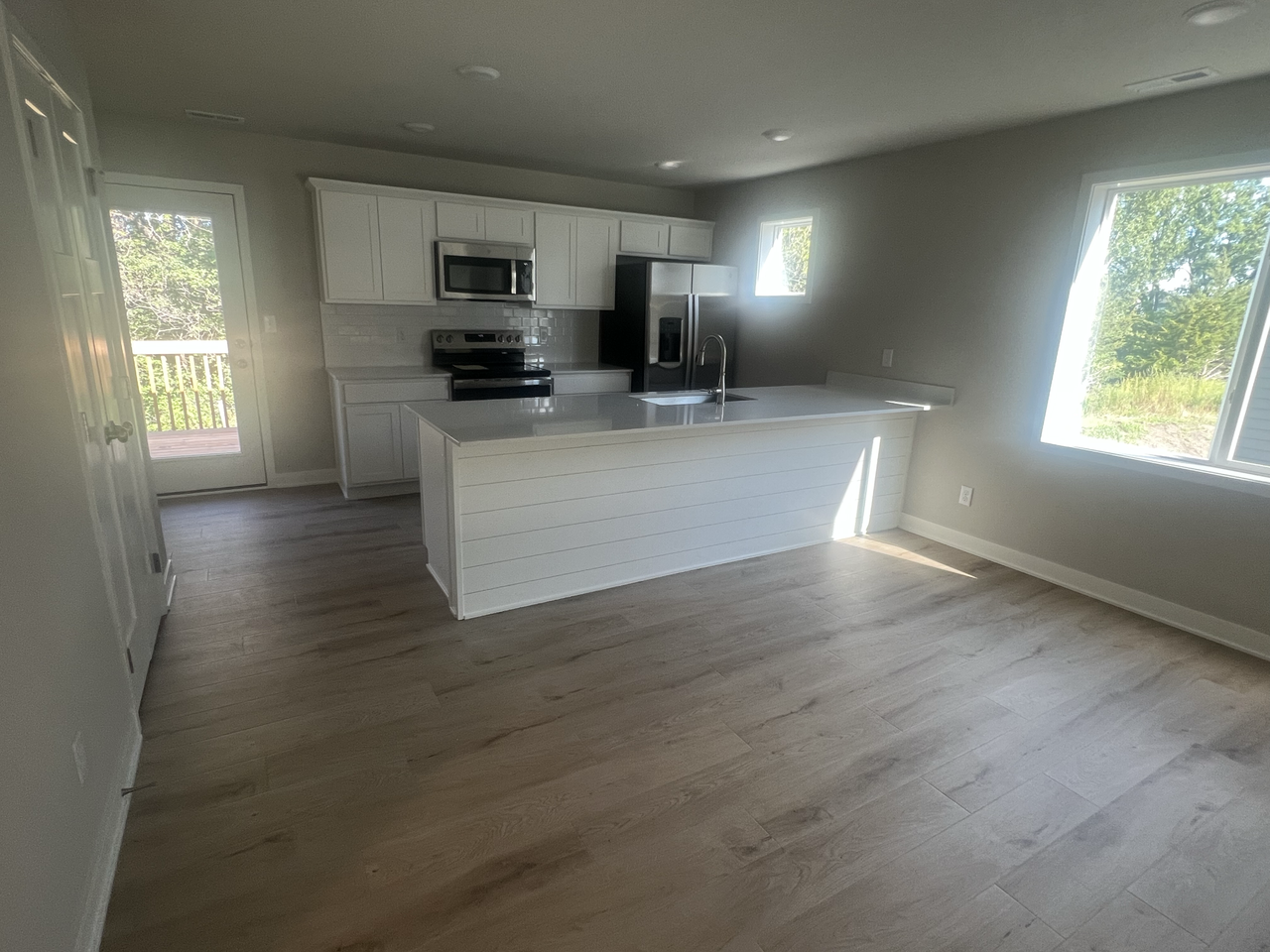 437 Napoli Ave - Photo 6 of 31